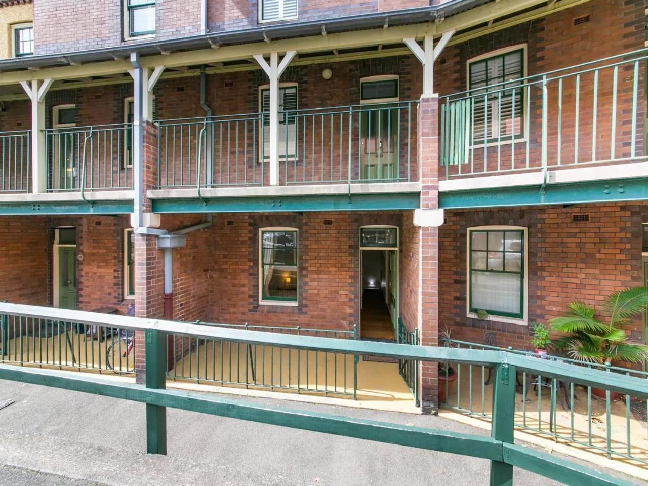 Discover The Rocks - Historical Terrace House Sydney Exterior photo